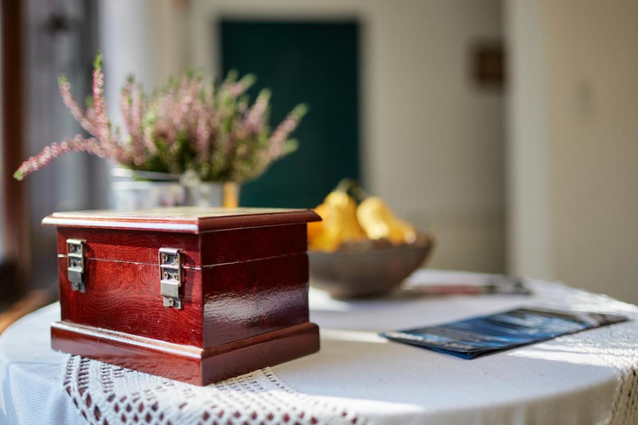 ショプロン Tercia Hubertus Panzio Bed & Breakfast エクステリア 写真