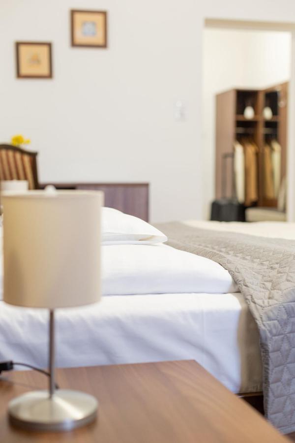 ショプロン Tercia Hubertus Panzio Bed & Breakfast エクステリア 写真