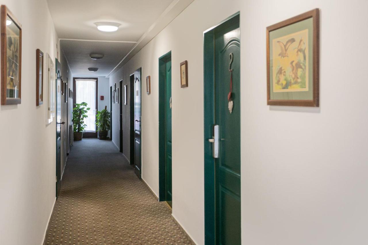 ショプロン Tercia Hubertus Panzio Bed & Breakfast エクステリア 写真