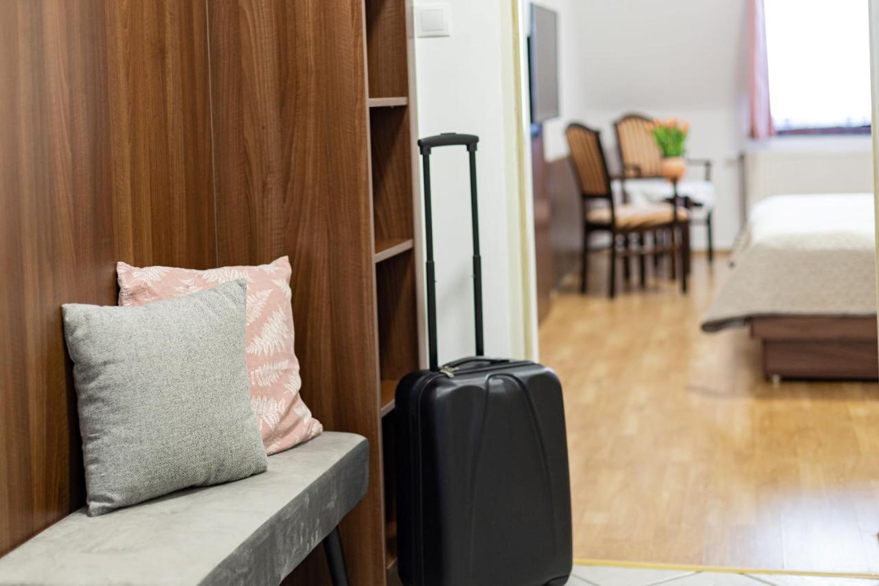 ショプロン Tercia Hubertus Panzio Bed & Breakfast エクステリア 写真