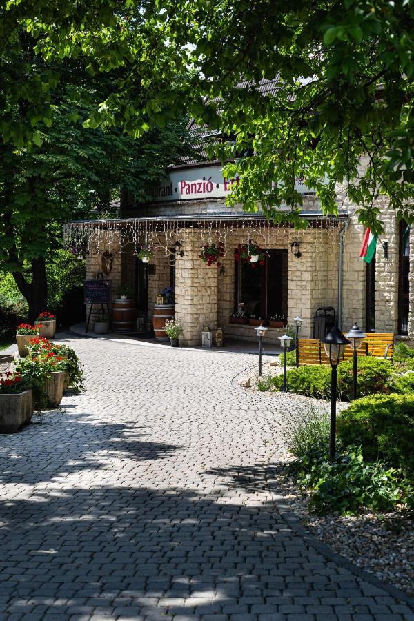 ショプロン Tercia Hubertus Panzio Bed & Breakfast エクステリア 写真